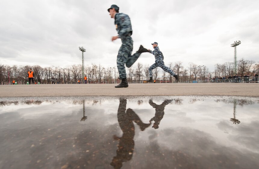 Соревнования по скоростному маневрированию среди полицейских 16 фото