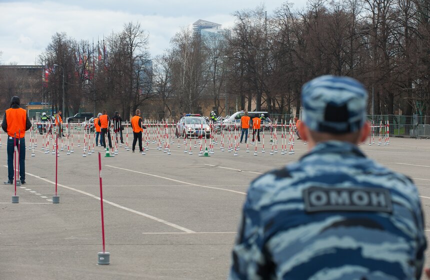 Соревнования по скоростному маневрированию среди полицейских 23 фото