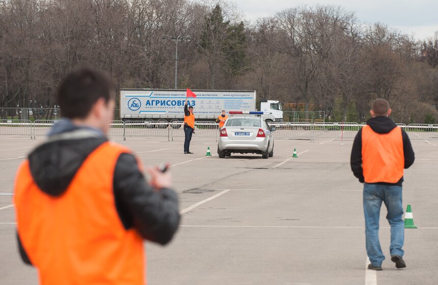 Соревнования по скоростному маневрированию среди полицейских 7 фото