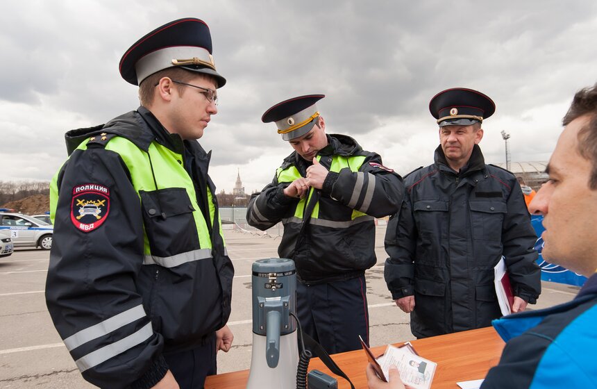 Соревнования по скоростному маневрированию среди полицейских 4 фото