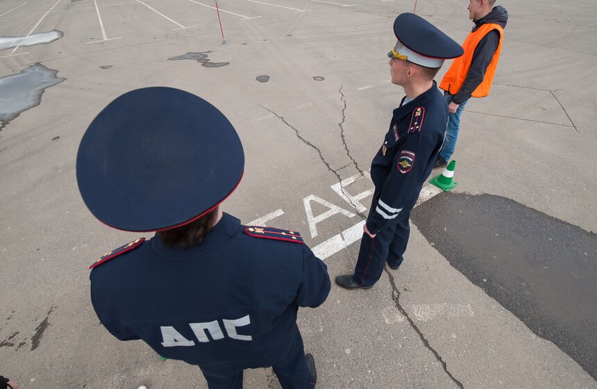 Соревнования по скоростному маневрированию среди полицейских 6 фото