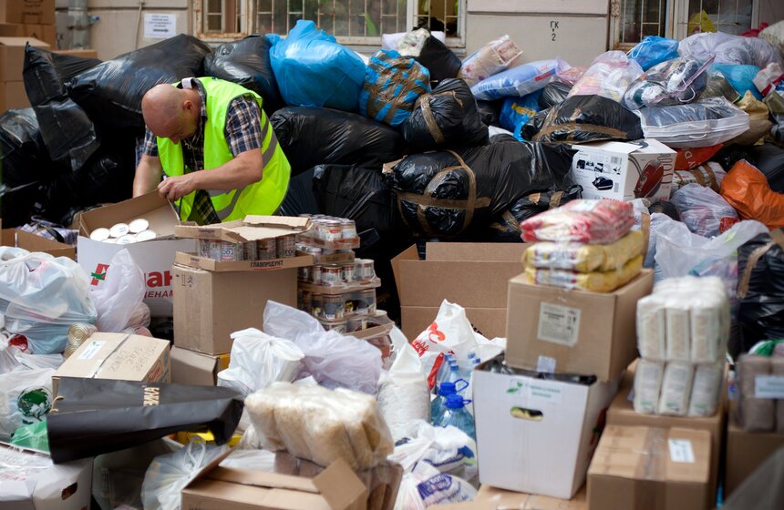 Cбор гуманитарной помощи для пострадавших на Кубани 12 фото