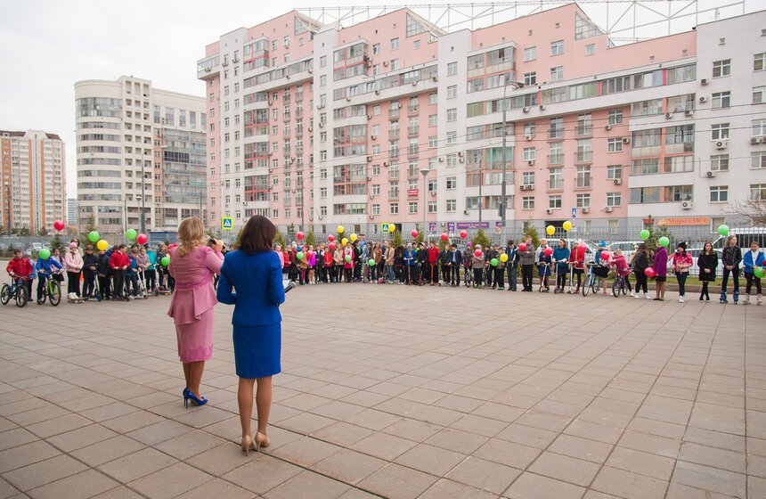 Школьников научили правильно ездить на велосипедах и самокатах 8 фото