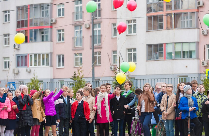 Школьников научили правильно ездить на велосипедах и самокатах 10 фото