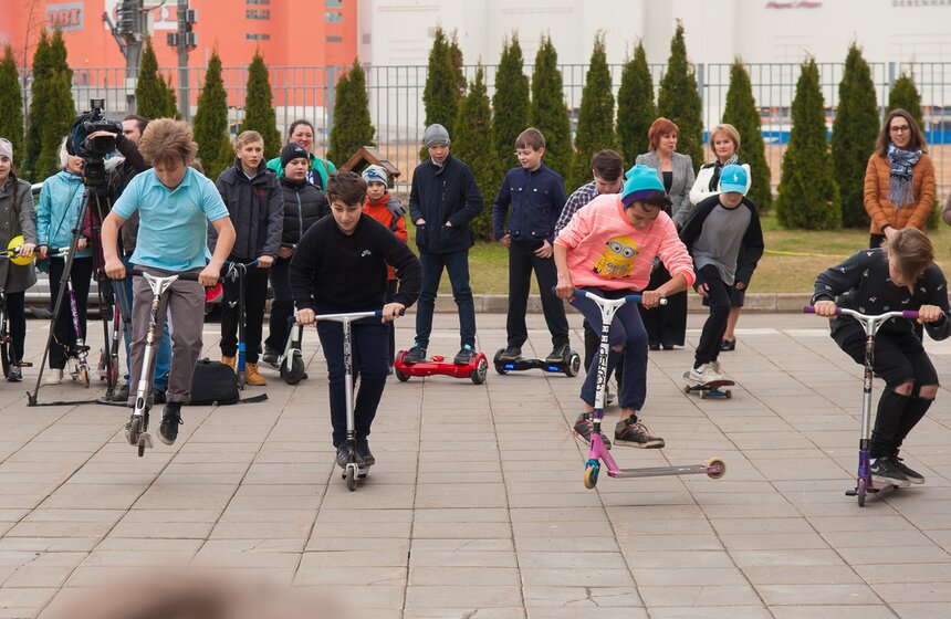 Школьников научили правильно ездить на велосипедах и самокатах 11 фото