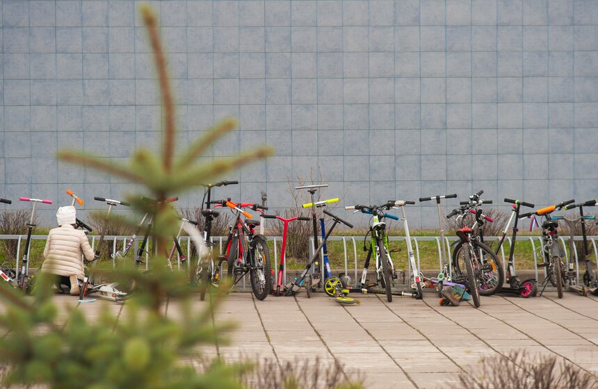 Школьников научили правильно ездить на велосипедах и самокатах 26 фото