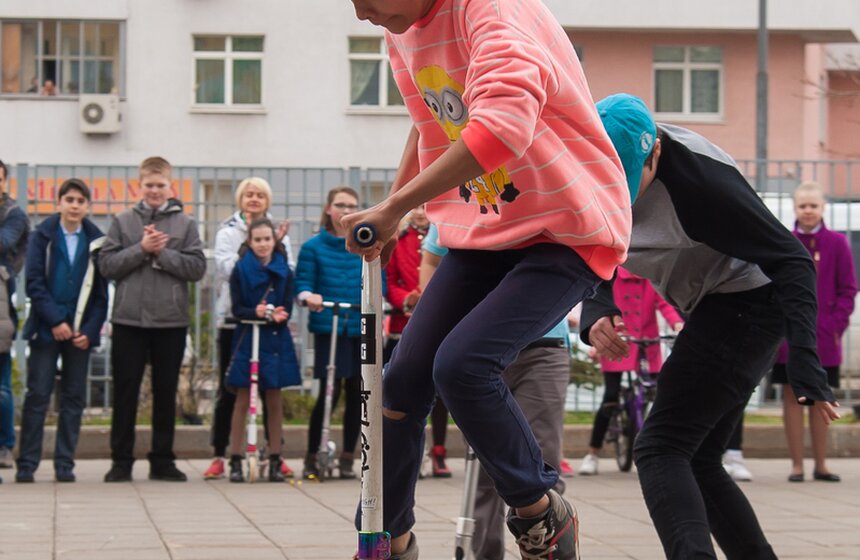 Школьников научили правильно ездить на велосипедах и самокатах 12 фото