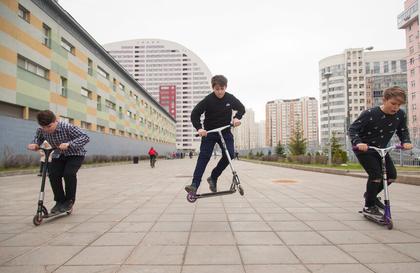 Школьников научили правильно ездить на велосипедах и самокатах 21 фото