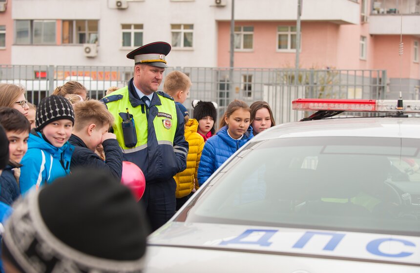 Школьников научили правильно ездить на велосипедах и самокатах 15 фото