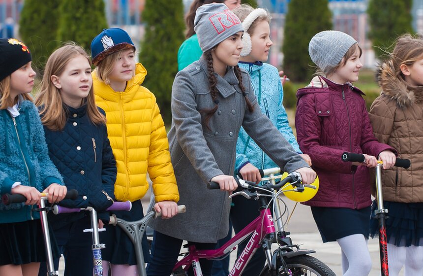 Школьников научили правильно ездить на велосипедах и самокатах 14 фото