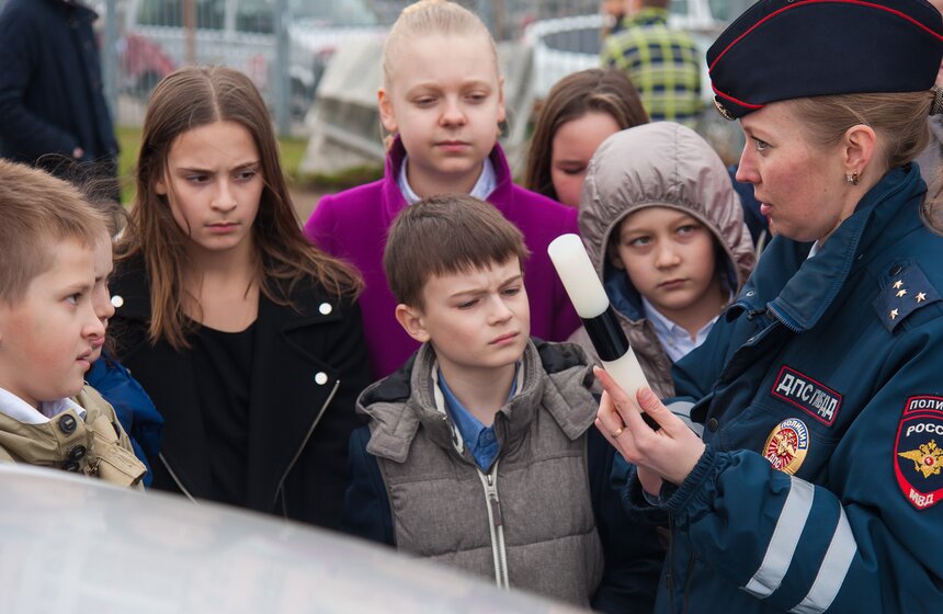 Школьников научили правильно ездить на велосипедах и самокатах 17 фото