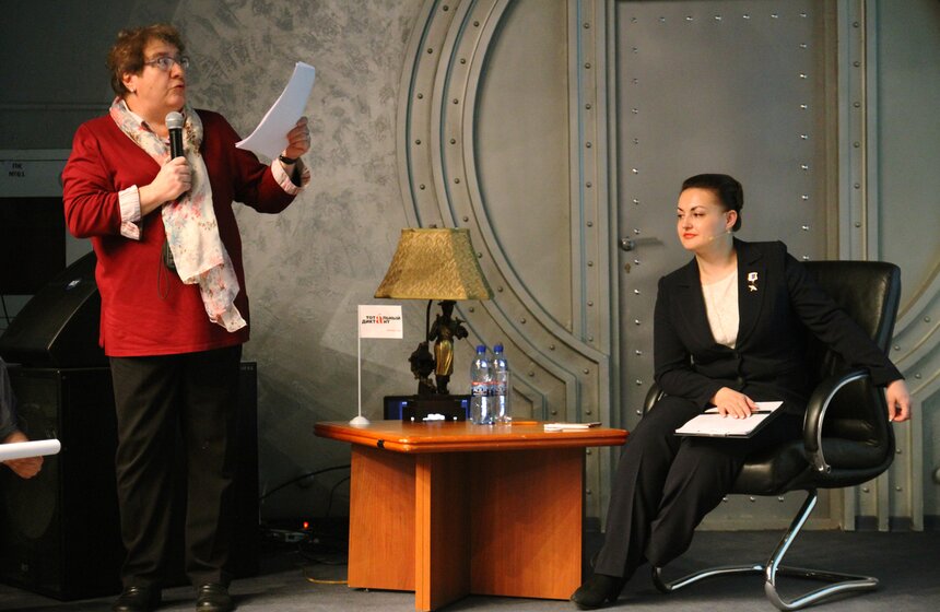 Елена Серова прочла "Тотальный диктант" в Музее космонавтики 9 фото