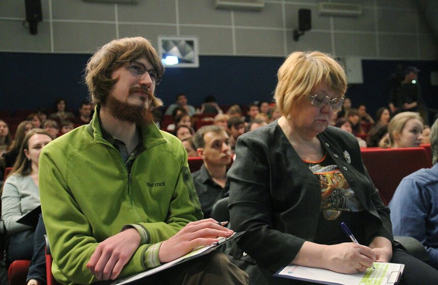 Елена Серова прочла "Тотальный диктант" в Музее космонавтики 8 фото