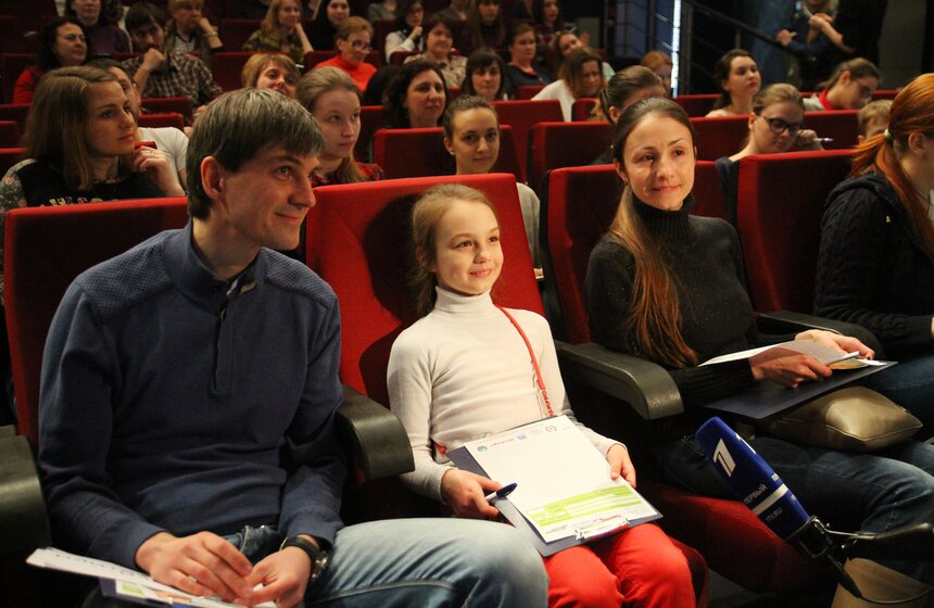 Елена Серова прочла "Тотальный диктант" в Музее космонавтики 4 фото