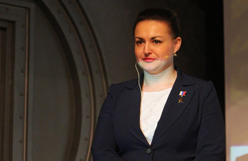 Елена Серова прочла "Тотальный диктант" в Музее космонавтики 5 фото