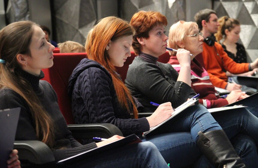 Елена Серова прочла "Тотальный диктант" в Музее космонавтики 10 фото