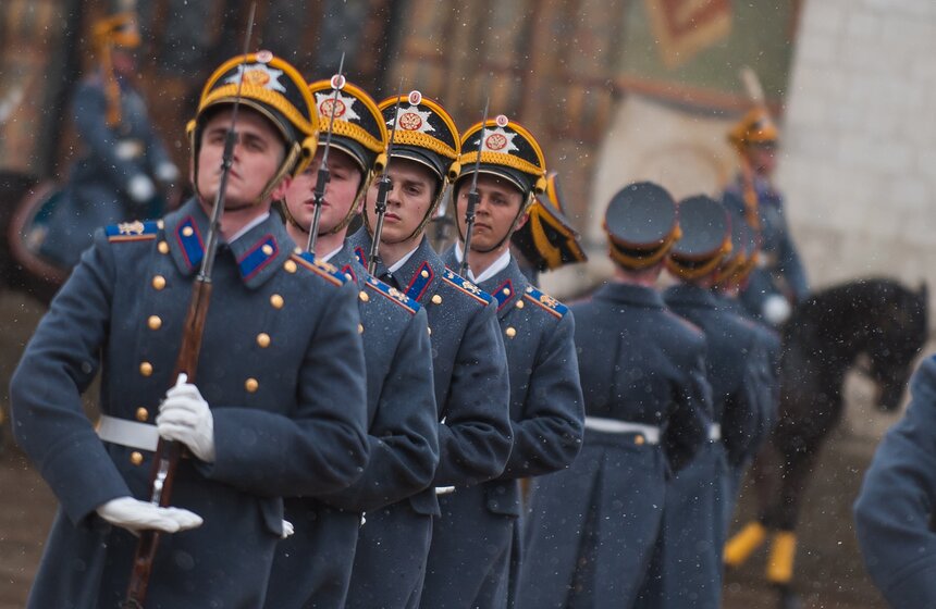 В Кремле прошла первая в году церемония развода караула 22 фото
