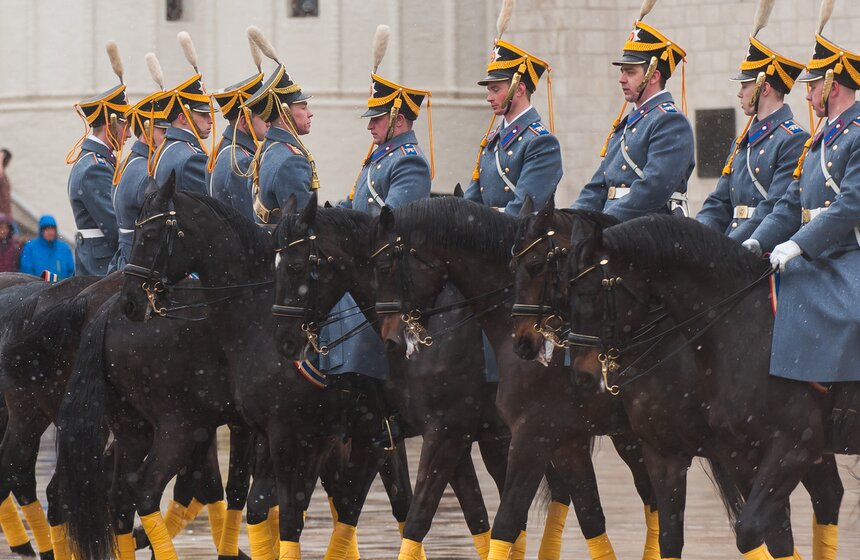 В Кремле прошла первая в году церемония развода караула 26 фото
