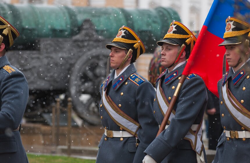 В Кремле прошла первая в году церемония развода караула 8 фото