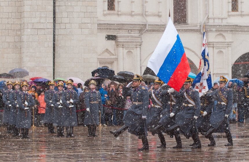 В Кремле прошла первая в году церемония развода караула 9 фото