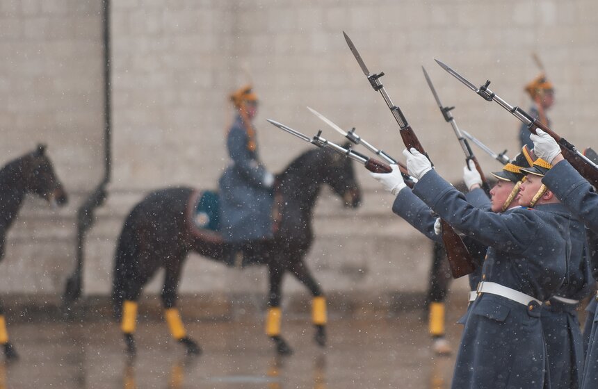 В Кремле прошла первая в году церемония развода караула 21 фото