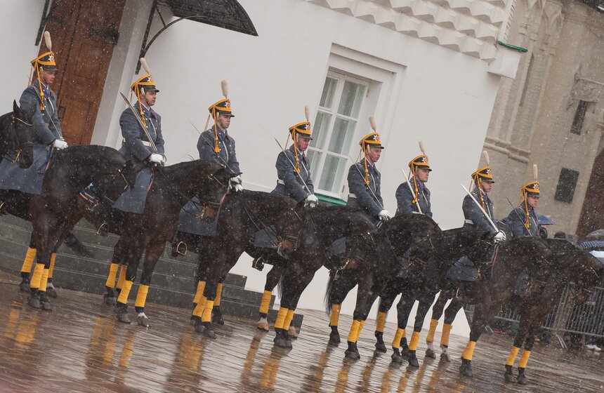 В Кремле прошла первая в году церемония развода караула 14 фото