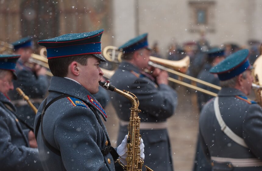 В Кремле прошла первая в году церемония развода караула 13 фото