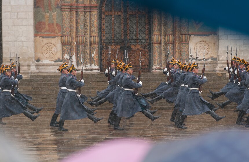 В Кремле прошла первая в году церемония развода караула 15 фото