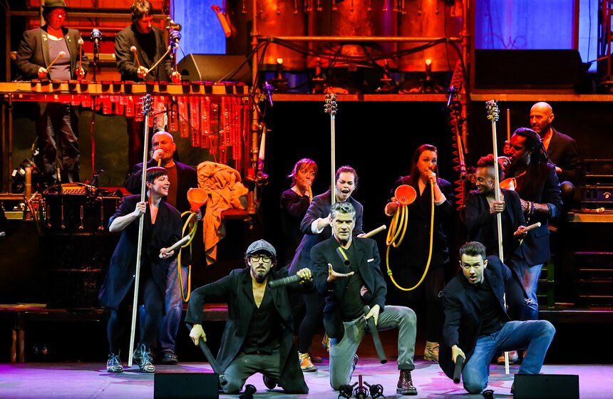 Британский коллектив Stomp представил новое шоу 13 фото