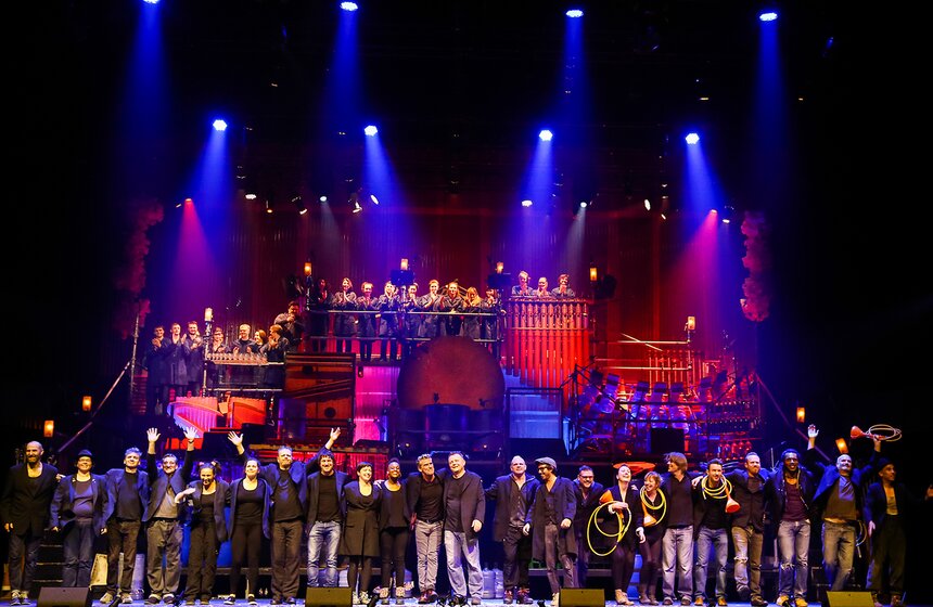 Британский коллектив Stomp представил новое шоу 16 фото