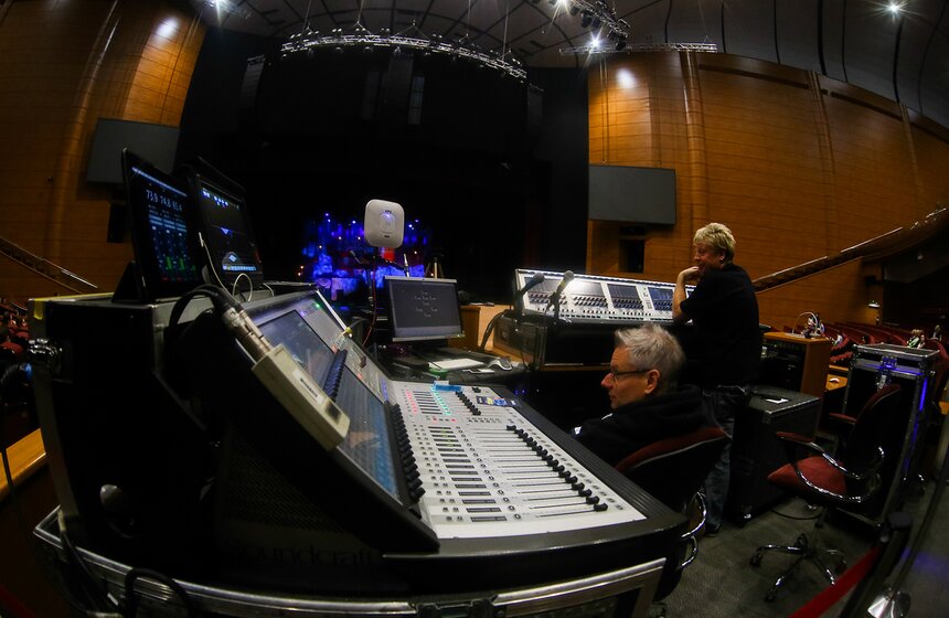 Британский коллектив Stomp представил новое шоу 17 фото