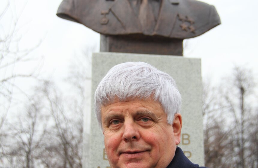 На Аллее Космонавтов установили бюсты летчиков-космонавтов 23 фото