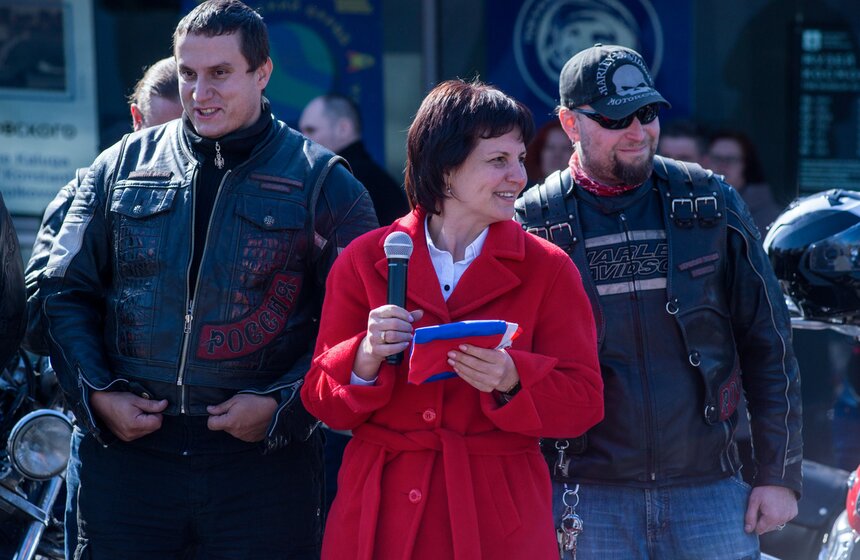 Передача флага России, объехавшего мир вместе с "Ночные волками" 19 фото