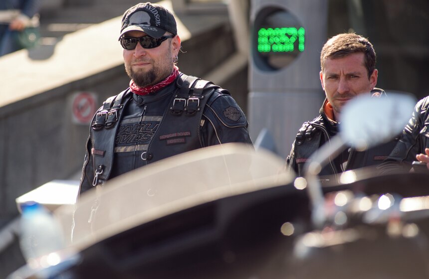 Передача флага России, объехавшего мир вместе с "Ночные волками" 11 фото