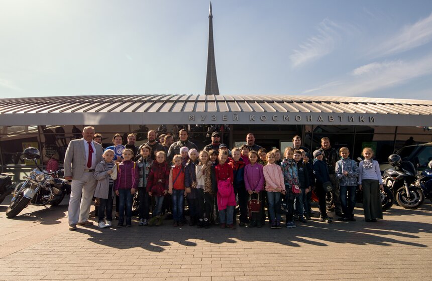 Передача флага России, объехавшего мир вместе с "Ночные волками" 21 фото