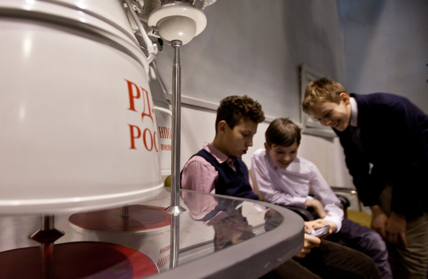 День космонавтики: школьникам показали "сердце ракеты" 28 фото