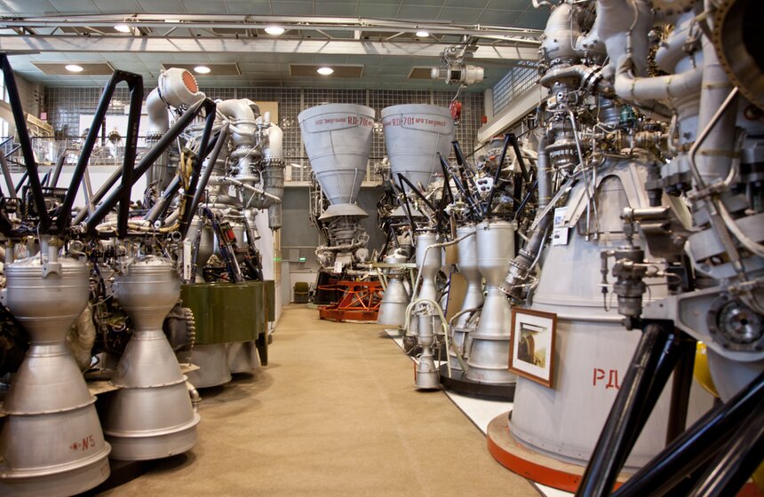 День космонавтики: школьникам показали "сердце ракеты" 35 фото