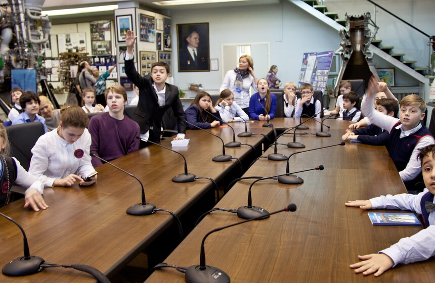 День космонавтики: школьникам показали "сердце ракеты" 32 фото