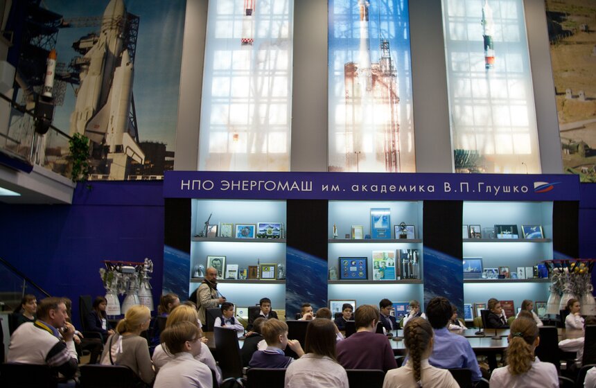 День космонавтики: школьникам показали "сердце ракеты" 10 фото