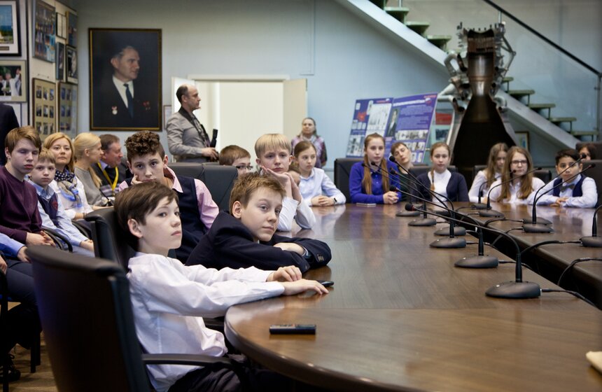 День космонавтики: школьникам показали "сердце ракеты" 12 фото