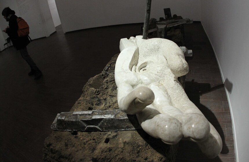 В Москве прошла выставка Александра Рукавишникова "Сечения" 10 фото