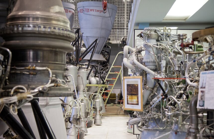 День космонавтики: школьникам показали "сердце ракеты" 3 фото
