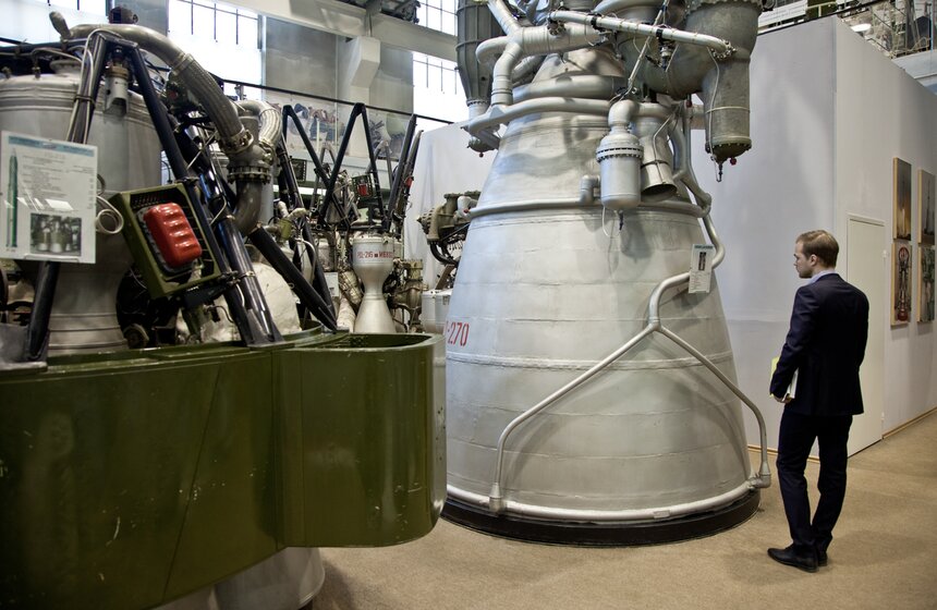 День космонавтики: школьникам показали "сердце ракеты" 6 фото