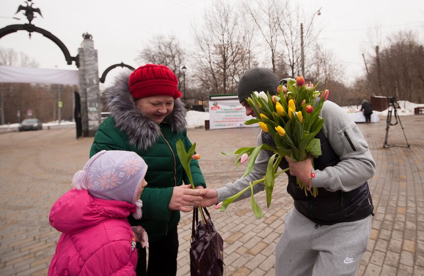"Цветочный забег" состоялся в парке "Фили" 8 марта 2 фото