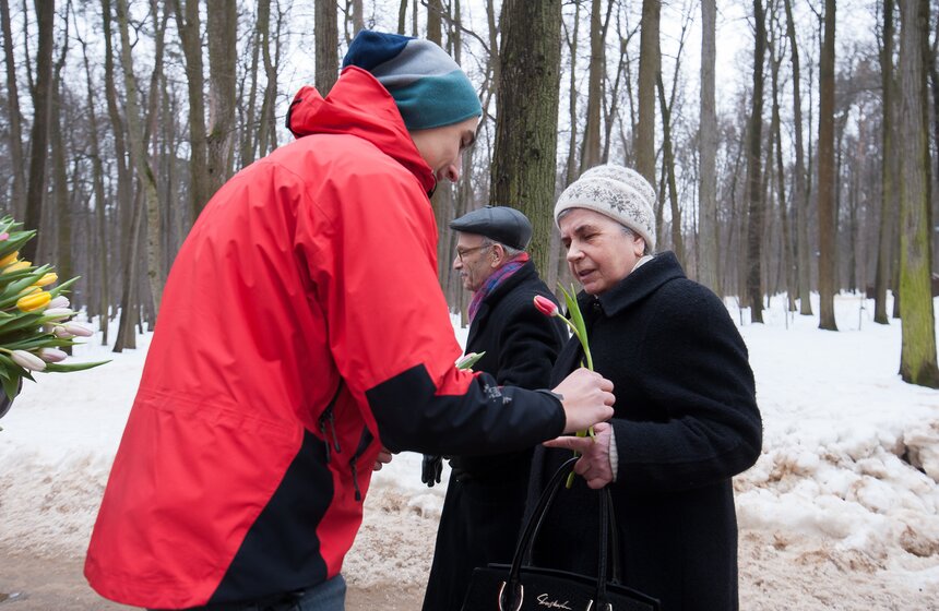"Цветочный забег" состоялся в парке "Фили" 8 марта 9 фото