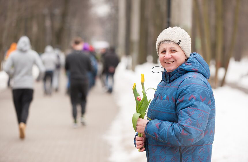 "Цветочный забег" состоялся в парке "Фили" 8 марта 14 фото