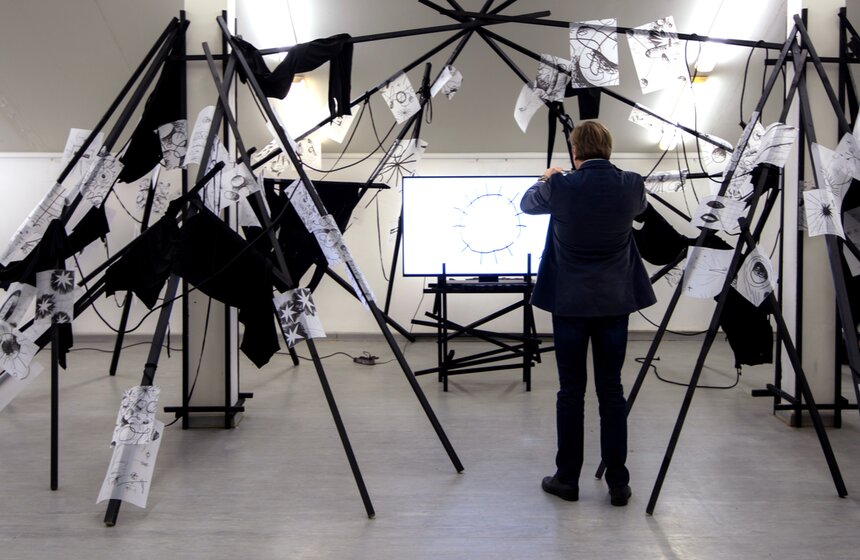 Выставка Протея Темена "Как муравей космонавту в ухо залез" 16 фото