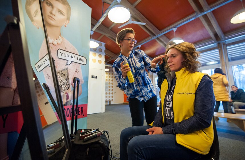 Цветы на льду и экскурсии: 8 марта в парке Горького и МУЗЕОНе 15 фото