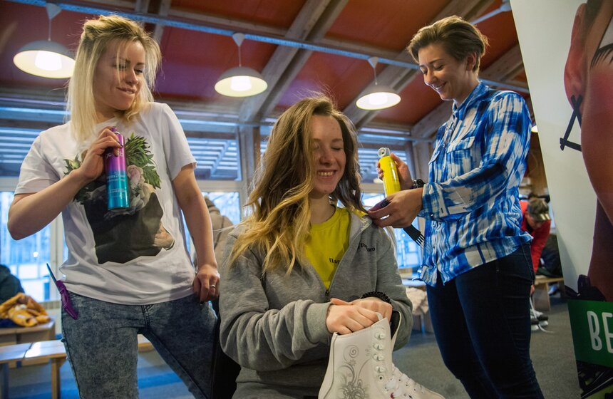 Цветы на льду и экскурсии: 8 марта в парке Горького и МУЗЕОНе 19 фото