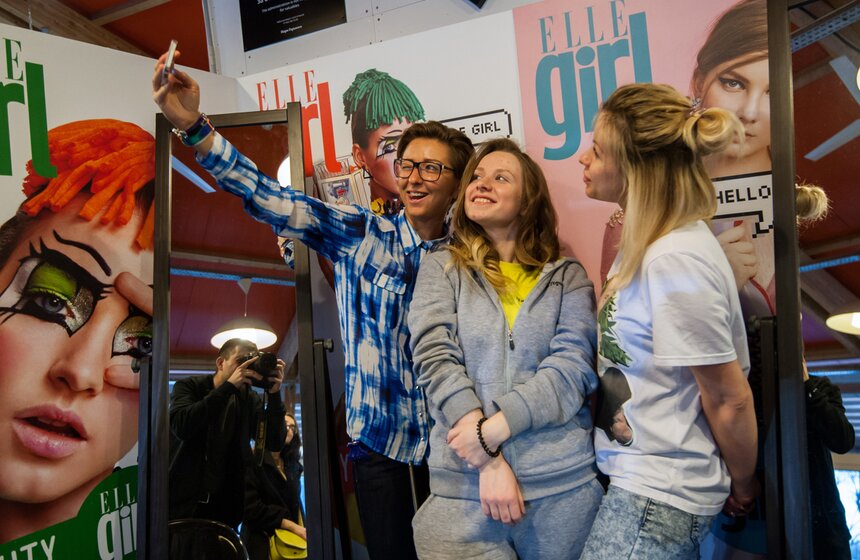 Цветы на льду и экскурсии: 8 марта в парке Горького и МУЗЕОНе 18 фото